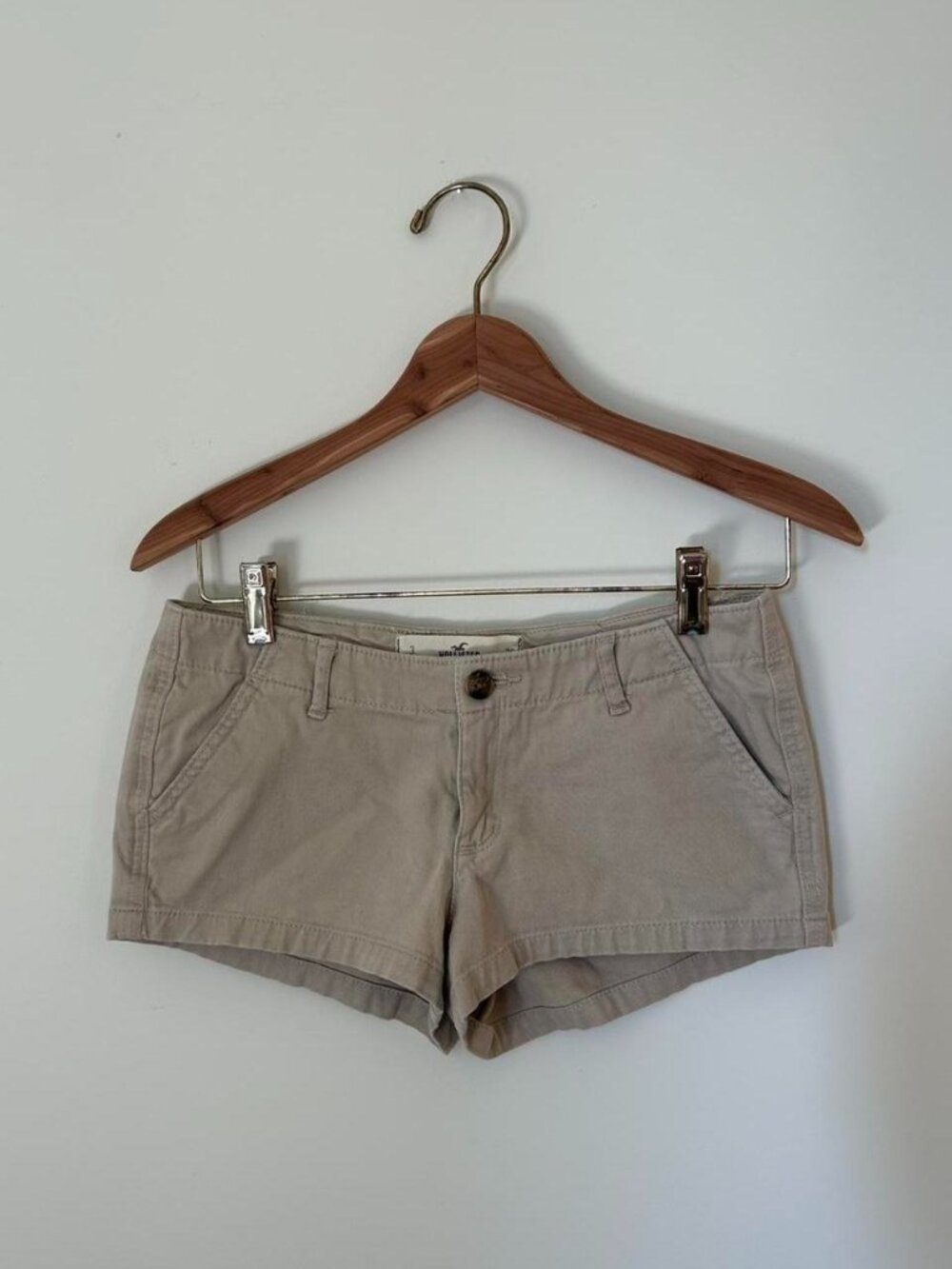 Hollister Co. Women's Tan and Cream Shorts
